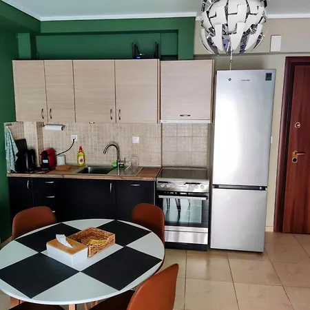 Apartment Cozy Apt! Friends & Family - Private Paid Parking *