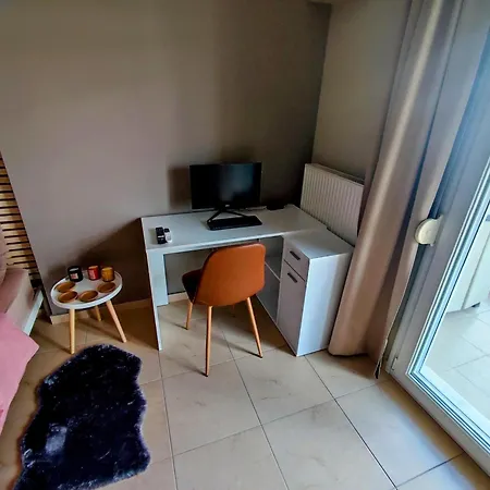 Apartment Cozy Apt! Friends & Family - Private Paid Parking *
