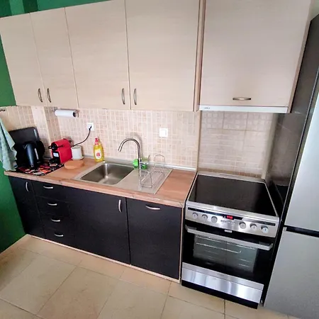 Cozy Apt! Friends & Family - Private Paid Parking