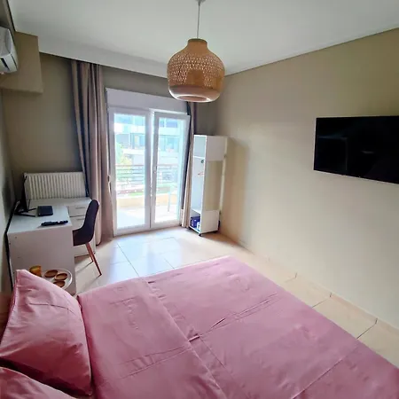 Cozy Apt! Friends & Family - Private Paid Parking Apartment Thessaloniki