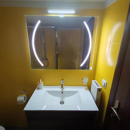 Apartment Cozy Apt! Friends & Family - Private Paid Parking