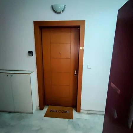 Cozy Apt! Friends & Family - Private Paid Parking * Thessaloniki
