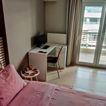 Cozy Apt! Friends & Family - Private Paid Parking Apartment *