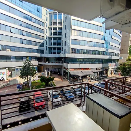 Cozy Apt! Friends & Family - Private Paid Parking Apartment Thessaloniki